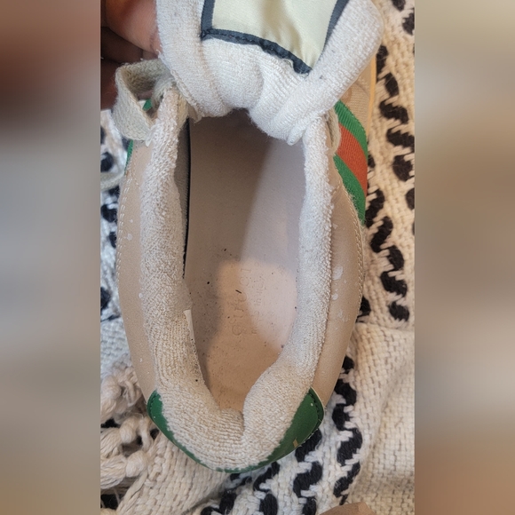 COPY - Beautiful pre-owned Gucci in good condition. Missing a GG stone on one f… - Picture 12 of 13